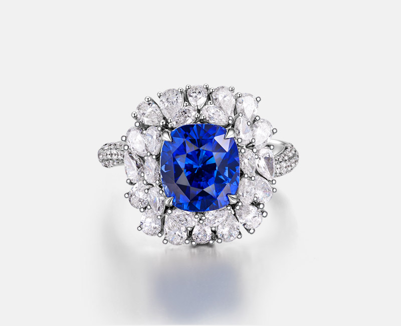 Collection Romance : fabrication de bijoux sur-mesure et collections propres en haute joaillerie.