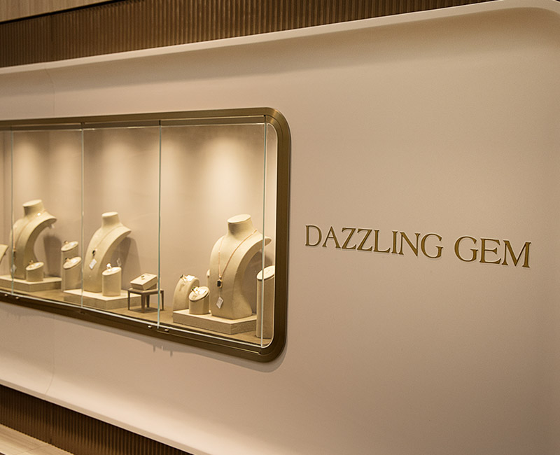 Modèles de colliers en haute joaillerie issus de notre production sur mesure pour professionnels.