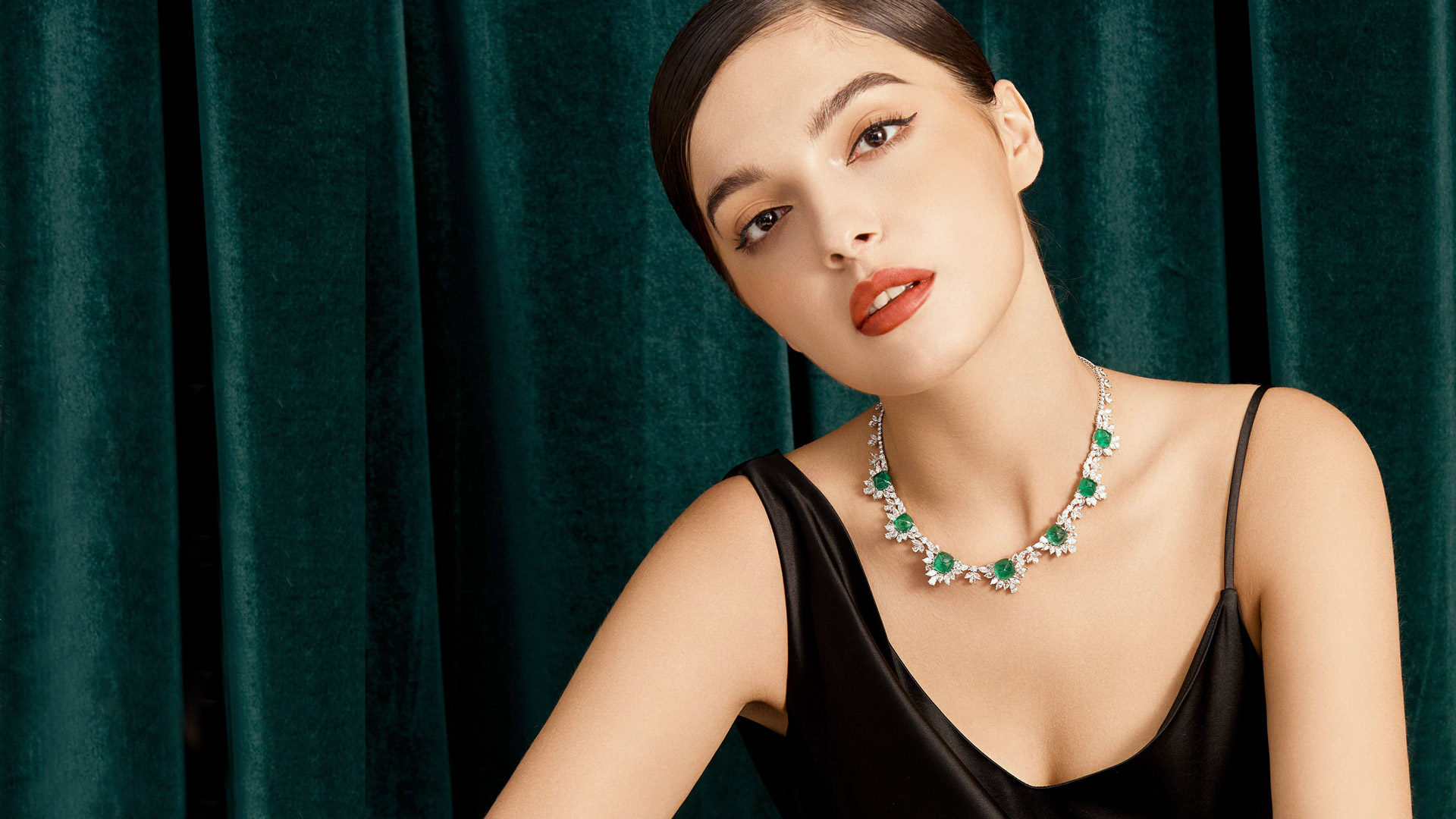 Explore Fantastic Garden: a fine jewelry collection where nature meets eternity. Expert B2B manufacturing and sourcing featuring poetic organic designs.