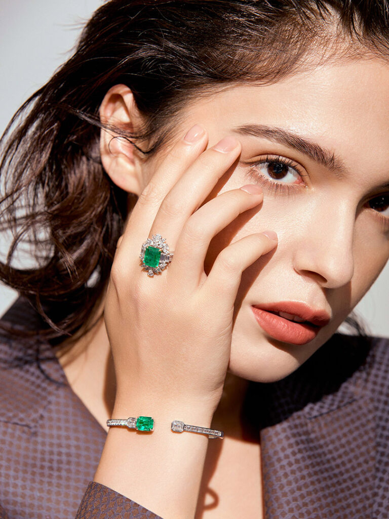 Vertical jewelry production in China: Direct gemstone sourcing and in-house manufacturing for emerald high jewelry collections.