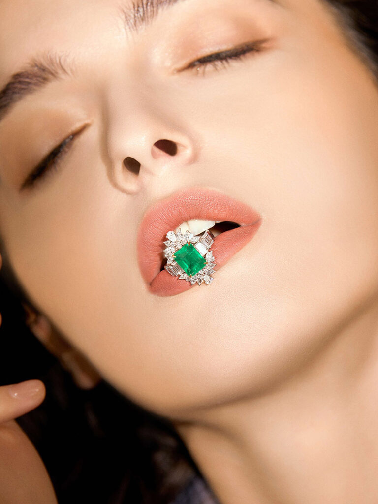 Direct factory jewelry wholesale from Shuibei: High-quality emerald sets with certified diamond accents for B2B retailers.