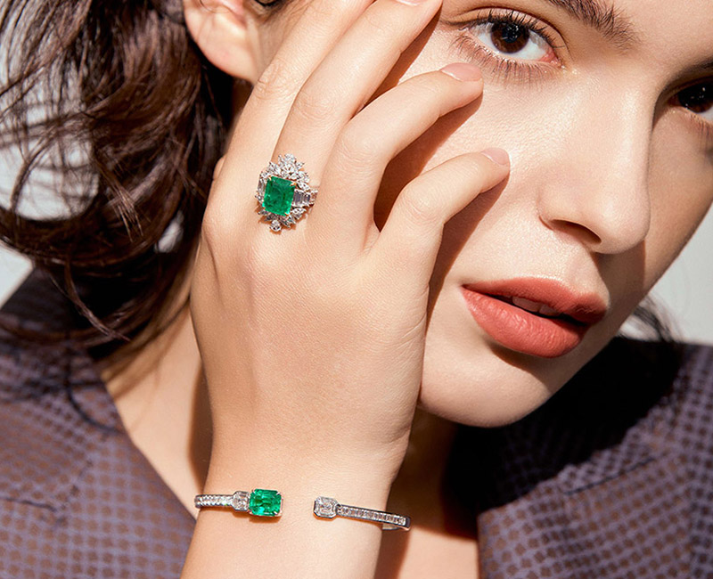 B2B emerald jewelry expert: Premium gemstone sourcing combined with bespoke jewelry manufacturing for luxury retailers.