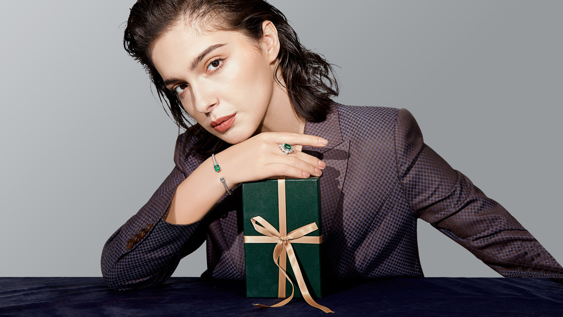 B2B jewelry manufacturing Shenzhen: 18k gold floral ring featuring a central rectangular emerald with concentric diamond halo.